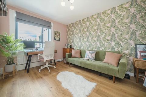 2 bedroom flat for sale, Palmerston Road, London W3