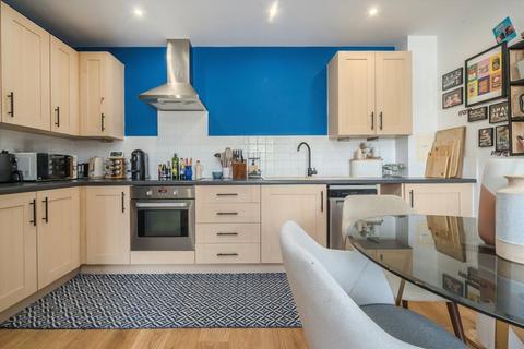 2 bedroom flat for sale, Palmerston Road, London W3