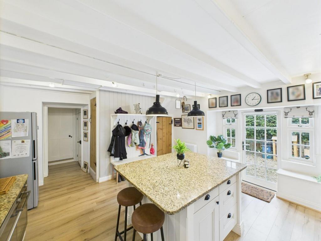 CAM04169 G0-PR0126-STILL015.jpg