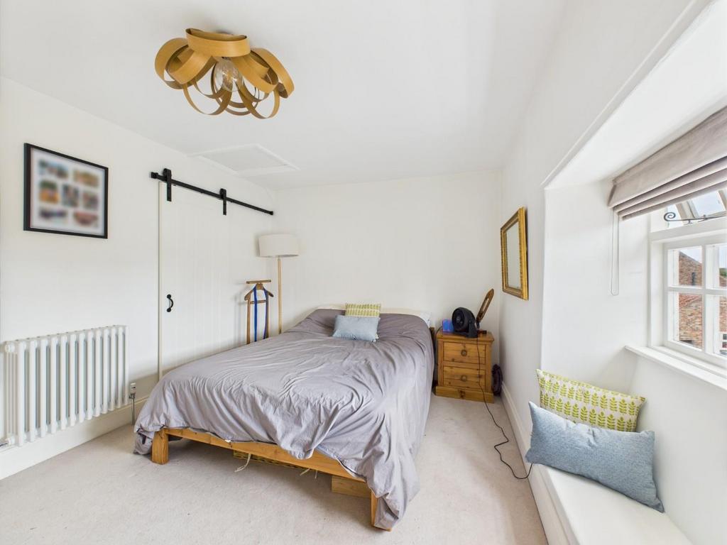 CAM04169 G0-PR0126-STILL034.jpg