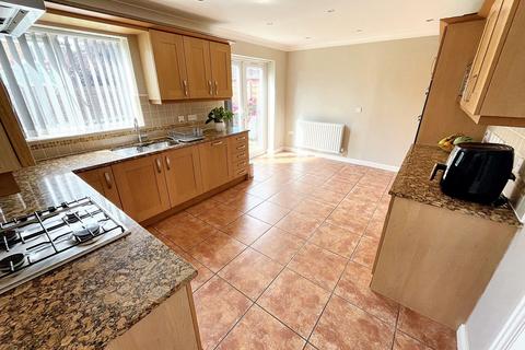 4 bedroom detached house for sale, Albert Drive, Whitefield, M45
