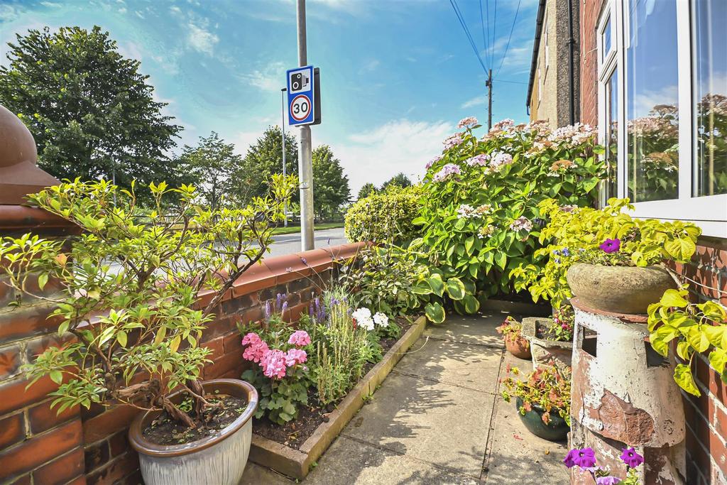 469 Warrington Road Front Garden.jpg