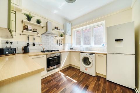 3 bedroom flat for sale, Auckland Road, Crystal Palace, London, SE19