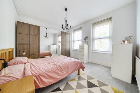 3 bedroom flat for sale, Auckland Road, Crystal Palace, London, SE19