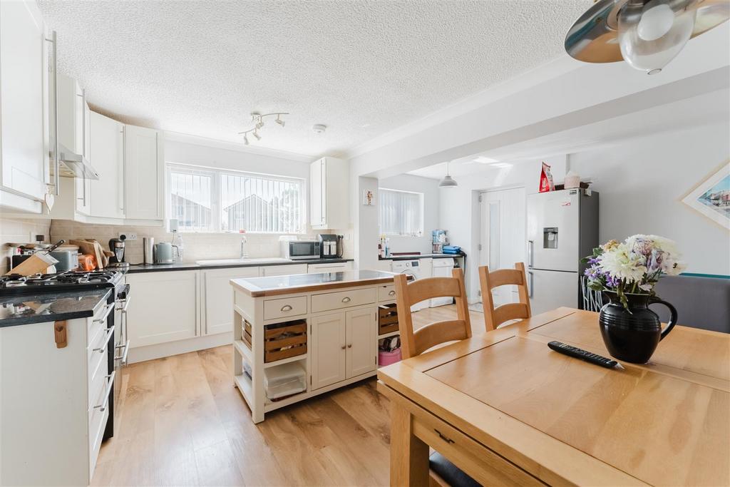 210 Mendip Road, Yatton, BS49 4 BZ 10.jpg