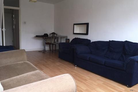3 bedroom flat to rent, Wimborne House, Oval SW8