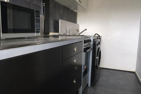 3 bedroom flat to rent, Wimborne House, Oval SW8