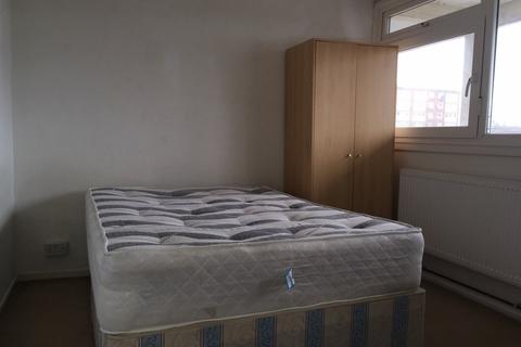 3 bedroom flat to rent, Wimborne House, Oval SW8