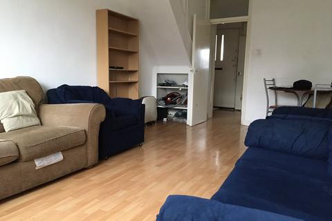 3 bedroom flat to rent, Wimborne House, Oval SW8