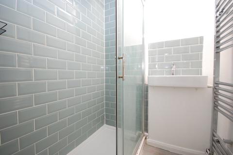 3 bedroom flat to rent, Wimborne House, Oval SW8