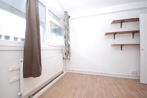 3 bedroom flat to rent, Wimborne House, Oval SW8