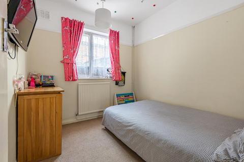 88 Groveley Road, Sunbury-on-thames, TW16 7LB