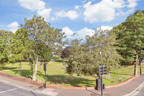 3 bedroom terraced house for sale, Medina Avenue, Newport, Isle of Wight