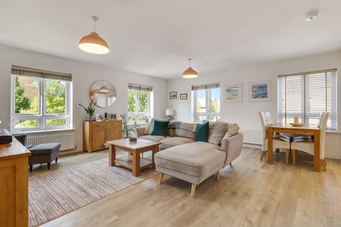 2 bedroom apartment for sale, Orchard Farm Avenue, East Molesey, KT8
