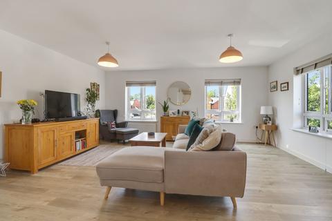 2 bedroom apartment for sale, Orchard Farm Avenue, East Molesey, KT8