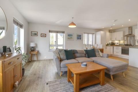 2 bedroom apartment for sale, Orchard Farm Avenue, East Molesey, KT8