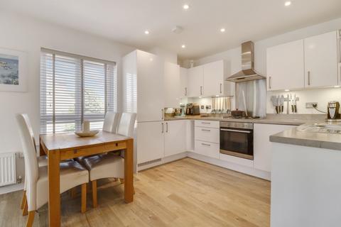 2 bedroom apartment for sale, Orchard Farm Avenue, East Molesey, KT8