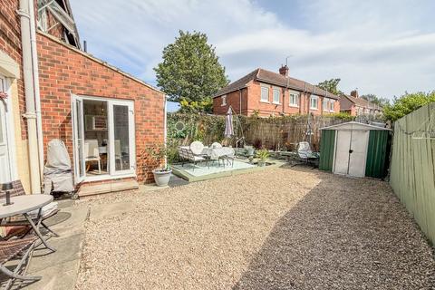 3 bedroom semi-detached house for sale, Kempton Gardens, Gateshead, NE8