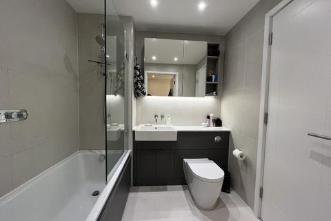 1 bedroom apartment to rent, Coster Avenue, London