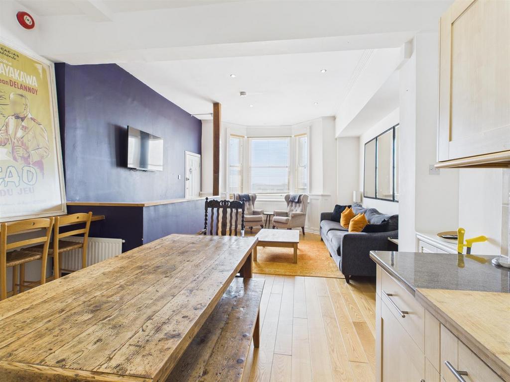 CAM01968 G0-PR0202-STILL011.jpg