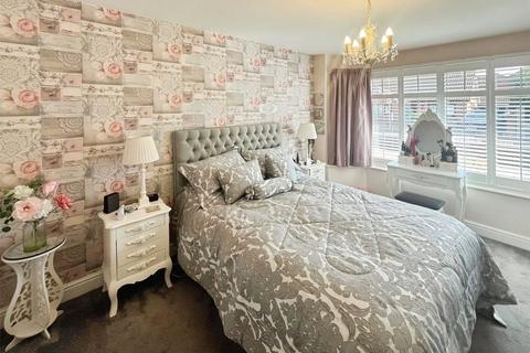 3 bedroom bungalow for sale, Topps Heath, Warwickshire CV12