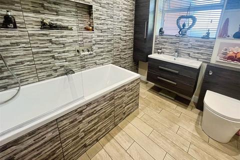 3 bedroom bungalow for sale, Topps Heath, Warwickshire CV12