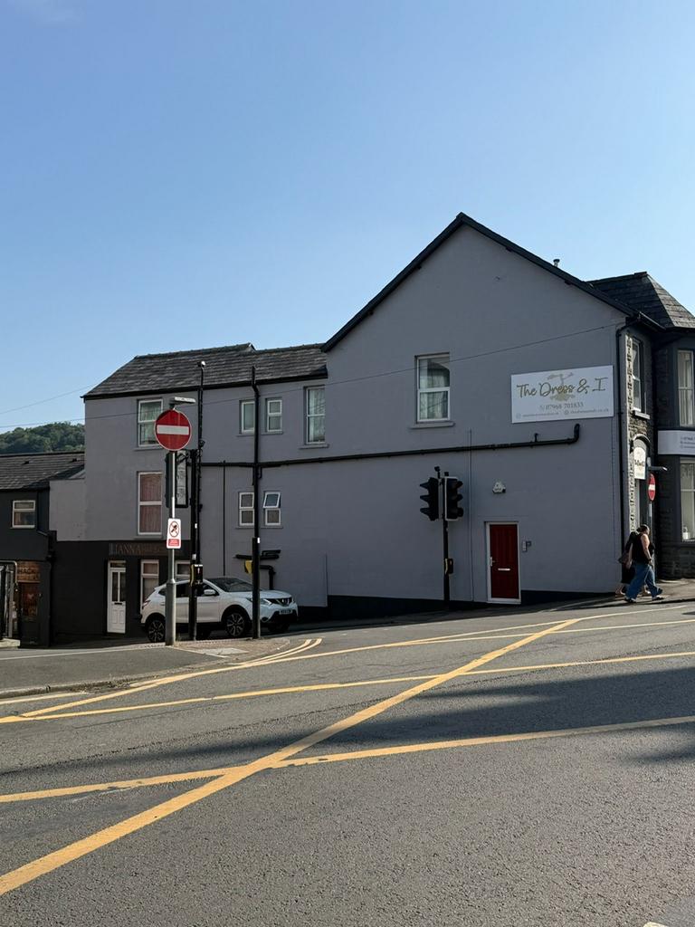 gelliwastad-road-pontypridd-cf37-2-bed-flat-765-pcm-177-pw