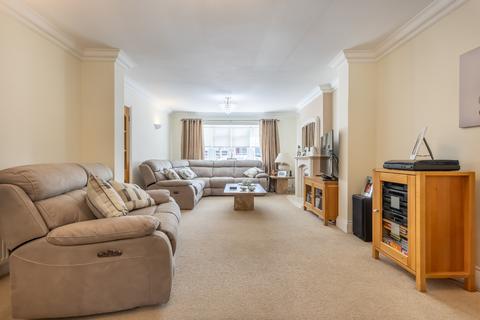 1 Woolhampton Way, Chigwell, IG7 4QE