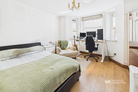 undefined, Worple Road, (Basement flat), Epsom, Surrey. KT18