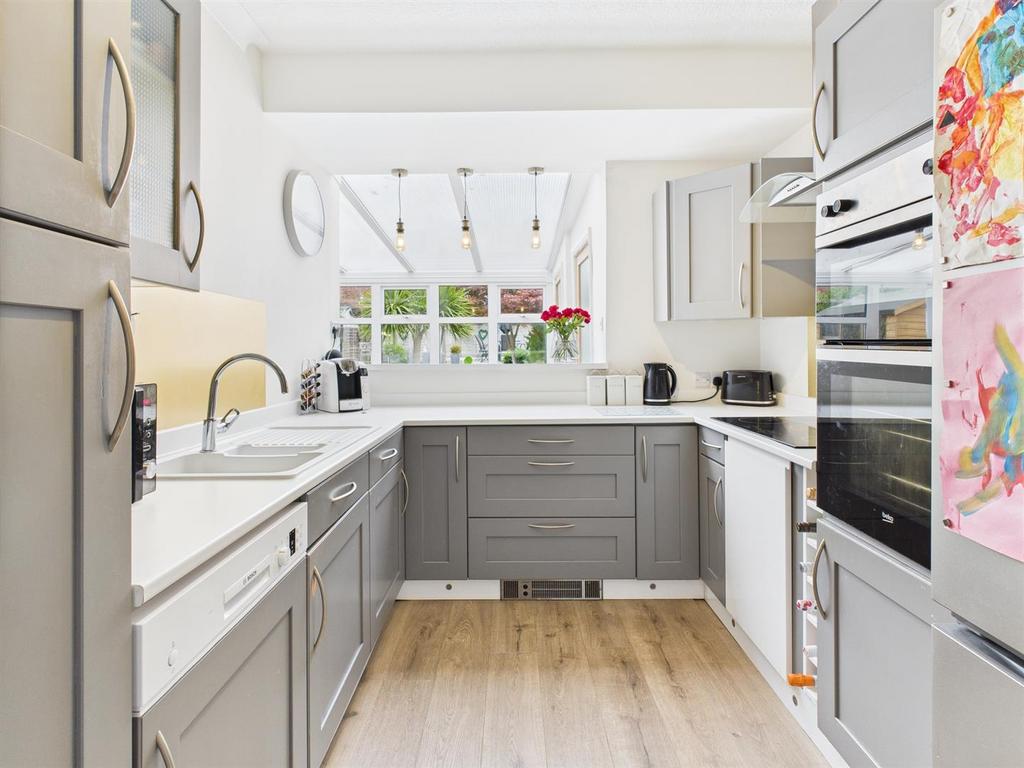 Kitchen: