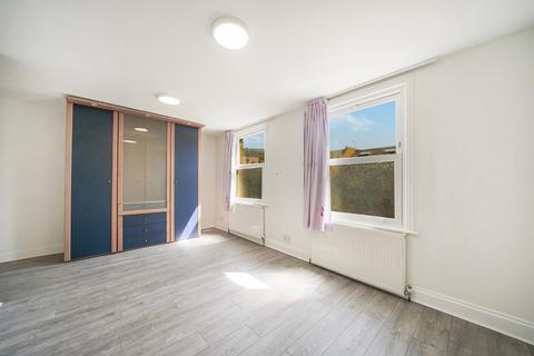 4 bedroom end of terrace house for sale, Hartfield Crescent, London