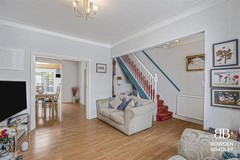 3 bedroom house for sale, Hazelbrouck Gardens, Ilford, IG6