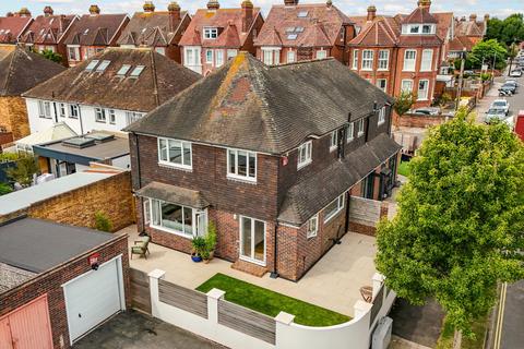 3 bedroom semi-detached house for sale, Elizabeth Gardens, Southsea