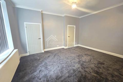 5 bedroom semi-detached house to rent, Lees Hall Road, Dewsbury