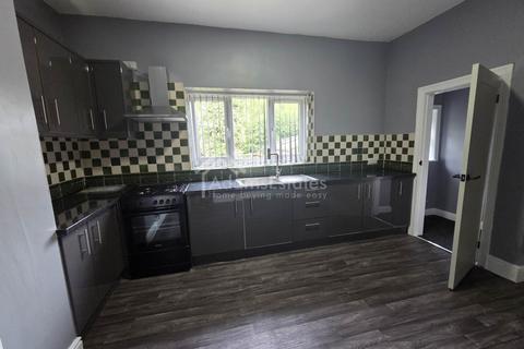 5 bedroom semi-detached house to rent, Lees Hall Road, Dewsbury