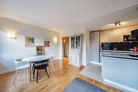2 bedroom flat for sale, Scott Avenue, London, SW15