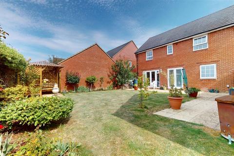 4 bedroom detached house for sale, Swan Hunter Close, Brooklands, Milton Keynes