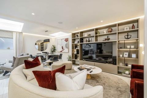 South Molton Street, London W1K