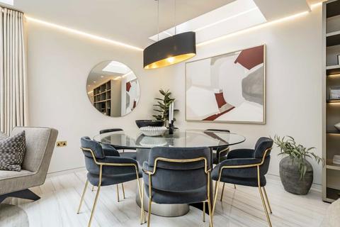 3 bedroom flat to rent, South Molton Street, London W1K