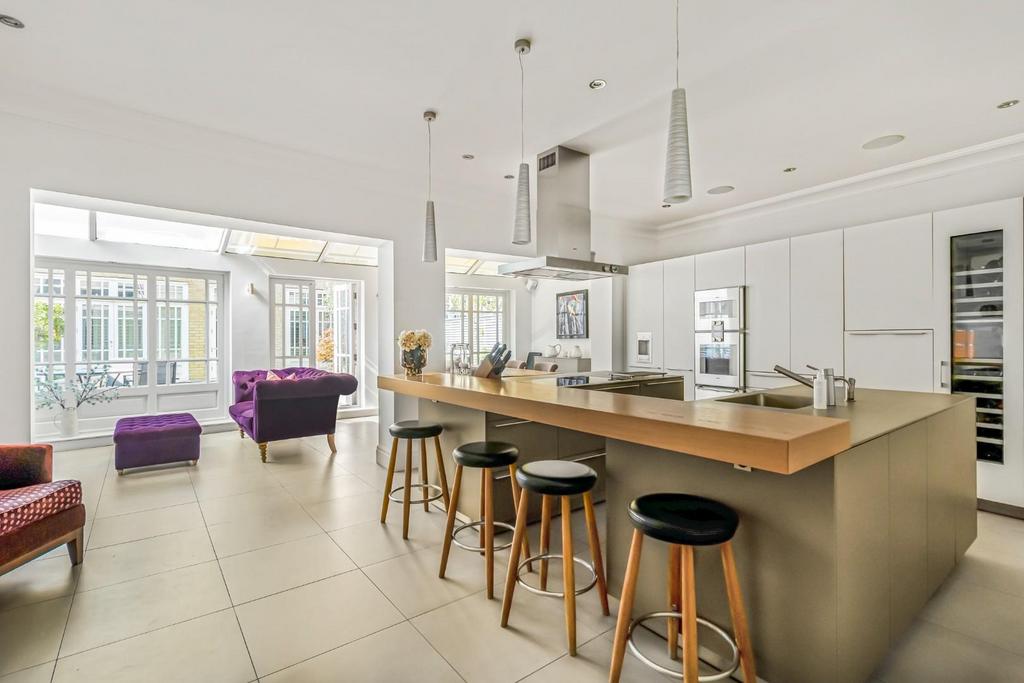 Open Plan Kitchen &amp; Family Area
