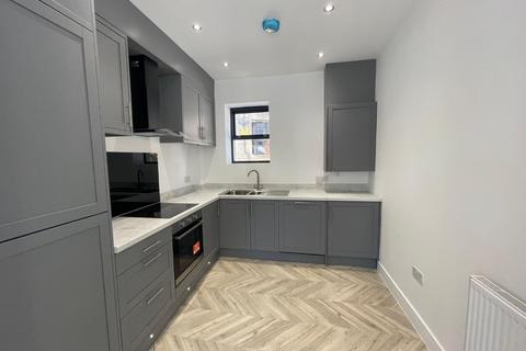 2 bedroom mews to rent, Grove Street, Longwood, Huddersfield