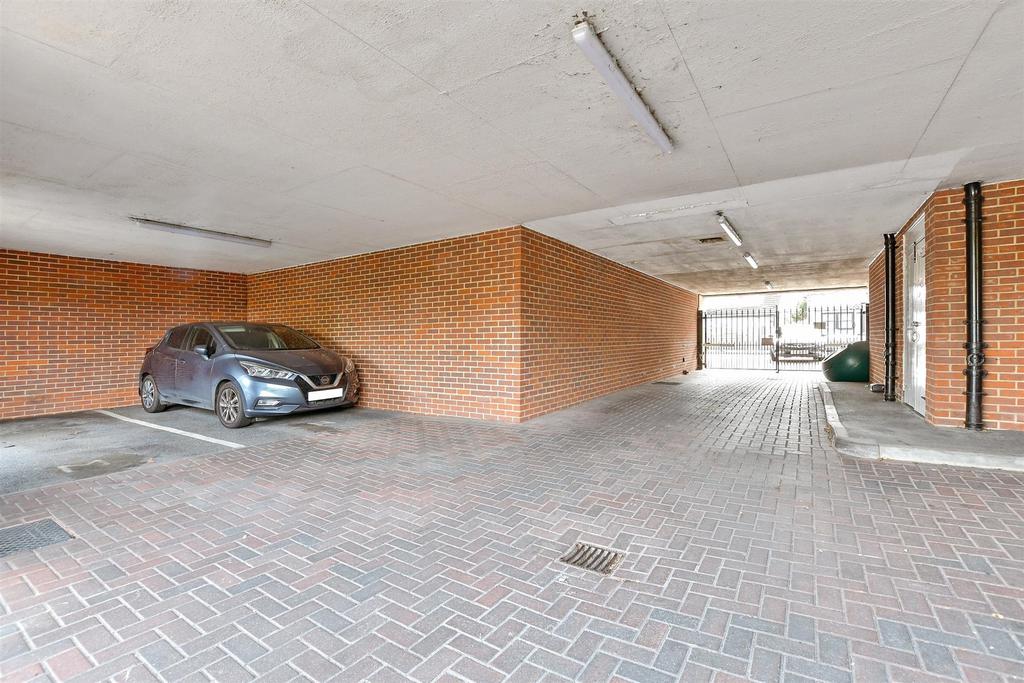 Driveway/Parking