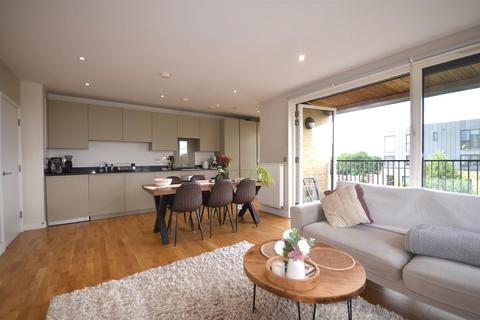 2 bedroom flat for sale, Bristol Avenue, London