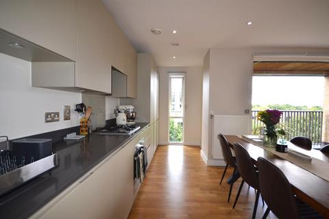 2 bedroom flat for sale, Bristol Avenue, London