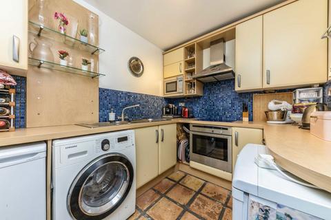 undefined, Queens Road, Kingston Upon Thames KT2