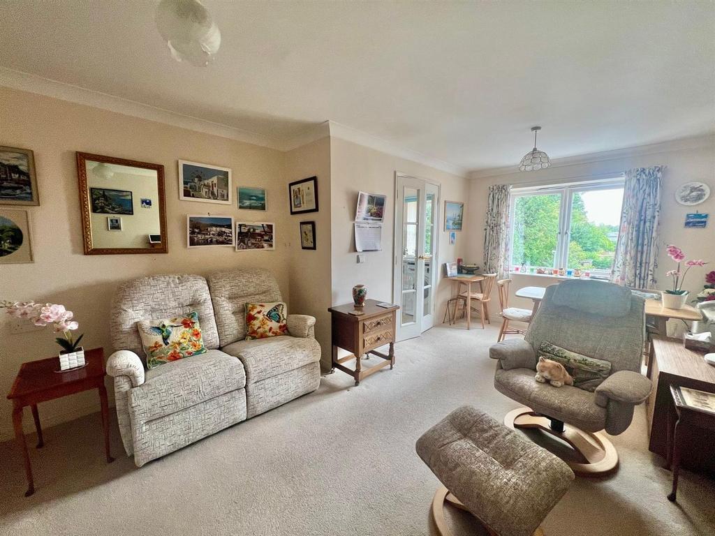 Living Room.jpg