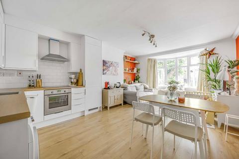 3 bedroom flat for sale, Ashbourne Avenue, London NW11