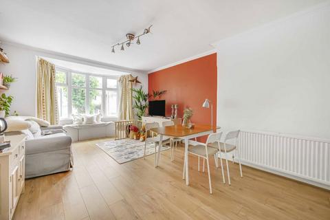 3 bedroom flat for sale, Ashbourne Avenue, London NW11