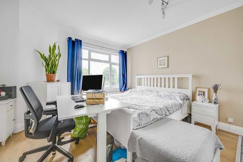 3 bedroom flat for sale, Ashbourne Avenue, London NW11