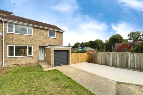 60 Everlands, Cam, Dursley, GL11 5NL